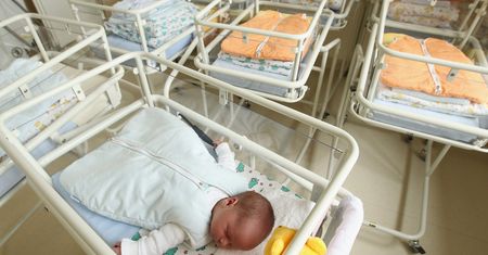 Miesiąc urodzenia wpływa na długość życia? Badacze odkryli zależność