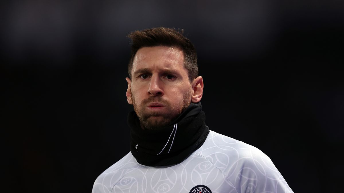PARIS, FRANCE - MARCH 03: Leo Messi of Paris Saint-Germain warms up before the Ligue 1 match between Paris Saint-Germain and FC Nantes at Parc des Princes on March 03, 2023 in Paris, France. (Photo by Aurelien Meunier - PSG/PSG via Getty Images)