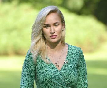 Boś w najmodniejszych spodenkach lata. Robią całą stylizację