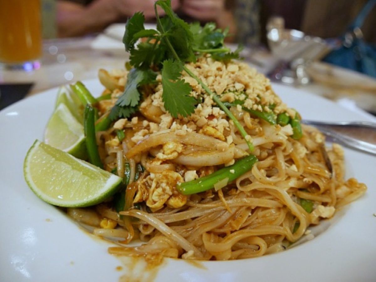 Domowy pad thai. Prosty przepis na kultowe tajskie danie