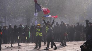 Francja pogrążona w protestach. Demonstranci wtargnęli do merostwa