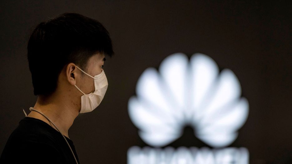 Projektowane przepisy najbardziej uderzyłyby w chińską firmę Huawei