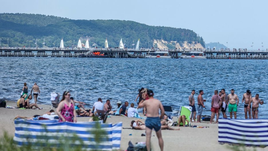 S?oneczna pogoda nad morzem
11.06.2022 Sopot.  Sloneczny weekend nad morzem.  Poczatek sezonu wakacyjnego.  Fot. Karolina Misztal/REPORTER
Karolina Misztal/REPORTER