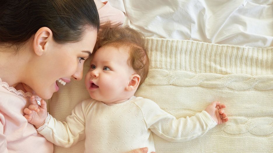 Wysokość zasiłku macierzyńskiego określa się na podstawie średniego wynagrodzenia kobiety z ostatnich 12 miesięcy przed narodzinami dziecka