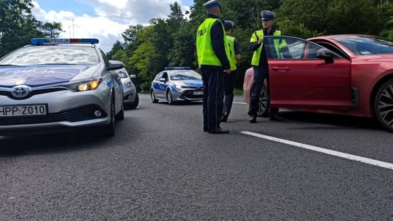 Wypadki to nie tylko tragedie ich uczestników, ale też utracone pieniądze. Według GDDKiA średni koszt śmiertelnego wypadku drogowego wynosi 1,4 mln zł.