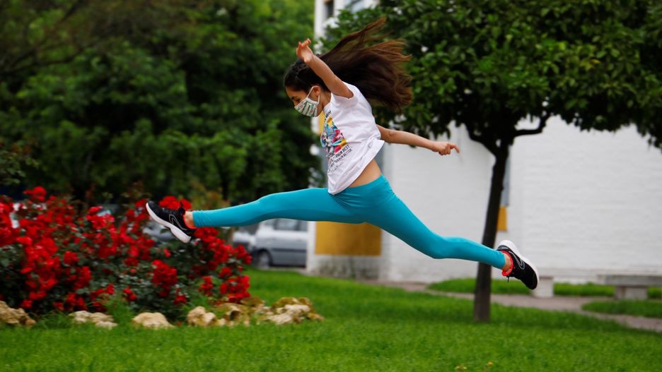 Koronawirus w Hiszpanii. Dzieci po raz pierwszy od 42 dni wyszły na spacer