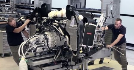 Zobacz jak powstawało Bugatti Veyron Grand Sport Vitesse La Finale