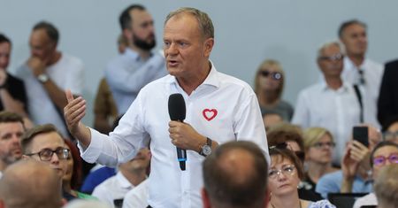 Tusk o wydatkach na obronność: Nie chodzi o pochwały