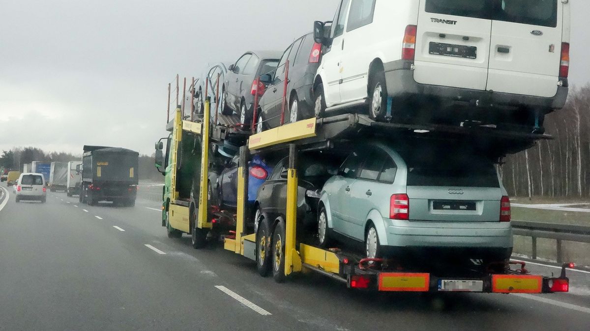 Straż Graniczna - jak i policja - będzie mogła sprawdzić przebieg aut przewożonych na lawetach