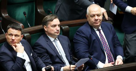 Obrażony Ziobro i sympatyczny Sasin. Mentzen zdradza kulisy Sejmu