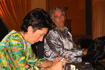 Ghislaine Maxwell  powoła się na Piątą Poprawkę ws. Epsteina. Prawnik przemówił