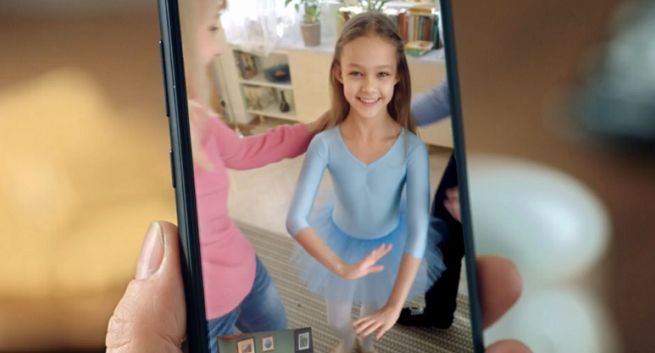 Praktyczni dziadkowie reklamują GigaBank w Plus na Kartę (wideo)