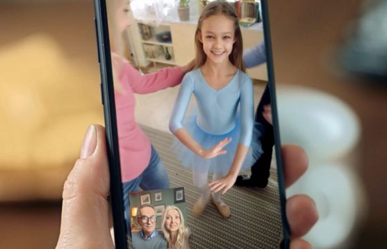 Praktyczni dziadkowie reklamują GigaBank w Plus na Kartę (wideo)