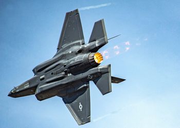 F-35 zagrożone. Pilot musiał ratować się unikami przed rakietą Huti