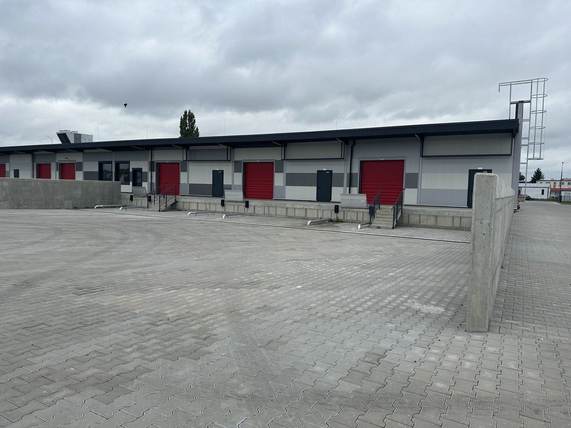 Na początku listopada ruszyć ma handel w nowej hali targowej w Grudziądzu.  Obiekt gotowy jest od lutego 