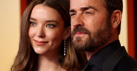 Były mąż Jennifer Aniston zalicza debiut z nową dziewczyną na Oscarach. Pasują do siebie?