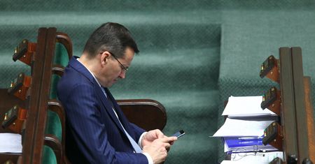 Premier w "Financial Times: nie możemy się wahać przed powrotem do tradycyjnych źródeł energii