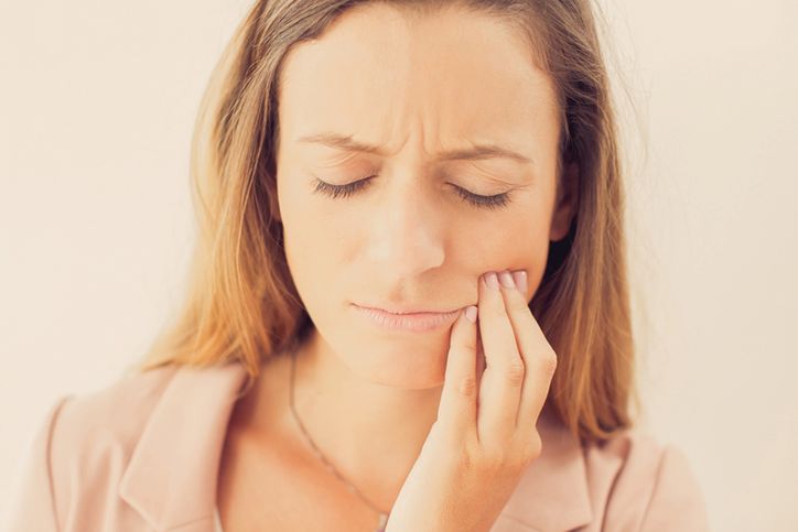 Nawracające afty to problem, z którym trzeba zgłosić się do lekarza