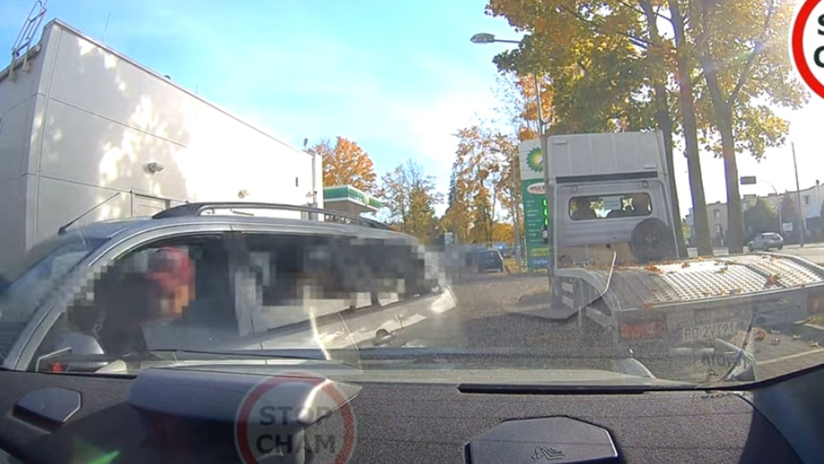 Na kanale Stop Cham na YouTube opublikowane nagranie, które zarejestrowano na myjni samochodowej w Poznaniu. 