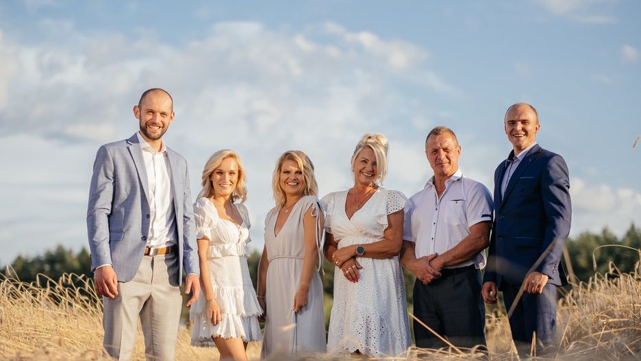 Stanisław, Kamila, Elżbieta, Krzysztof i Kamil będą szukać miłości w ósmym sezonie "Rolnik szuka żony"