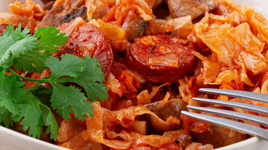 Bigos farmerski nie tylko świetnie smakuje, ale i rozgrzewa