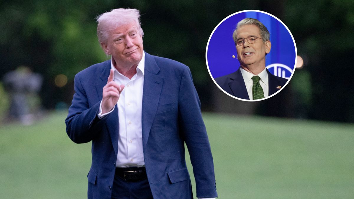 Na zdjęciu Donald Trump, w kółku Scott Bessent