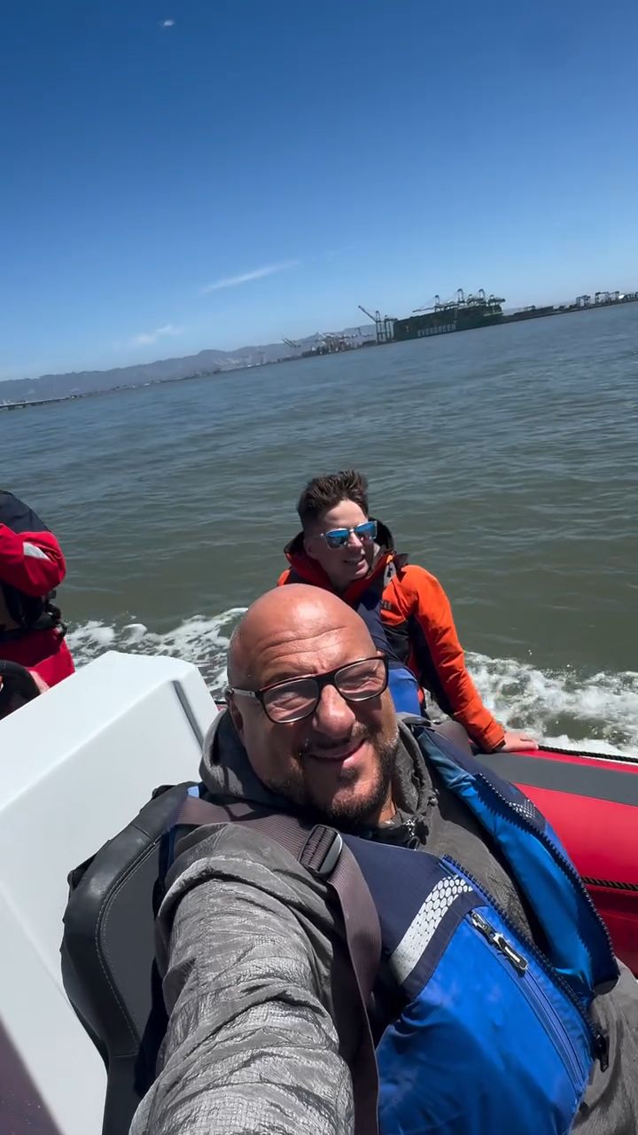 Piotr Gąsowski podczas rodzinnego rejsu w San Francisco
