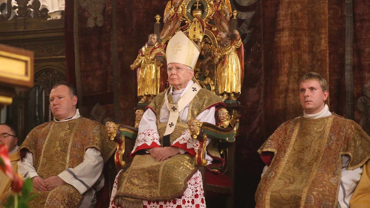 Abp Jęraszewski przechodzi na emeryturę