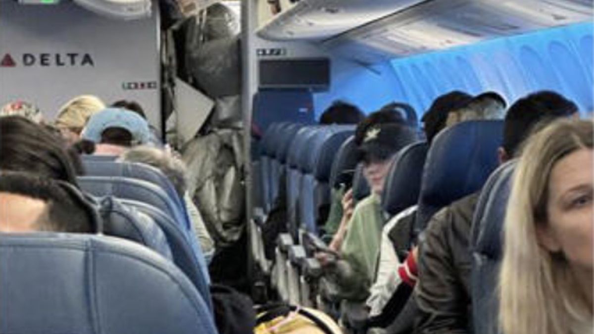 Dantejskie sceny na pokładzie samolotu pasażerskiego. Konieczne było awaryjne lądowanie maszyny