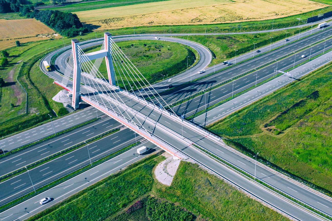 Ukradli kable i uszkodzili 100 latarni na autostradzie A1. Szuka ich policja