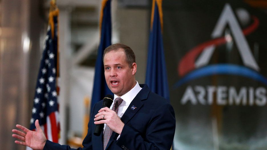 Administrator NASA Jim Bridenstine na prezentacji nowej rakiety, która ma zostać użyta w misji Artemis
