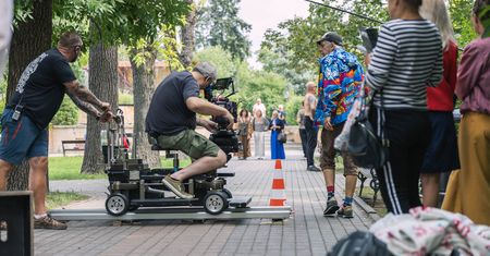Ruszyły zdjęcia do filmu "Turnus" w Ciechocinku. Znani aktorzy na planie [FOTORELACJA]