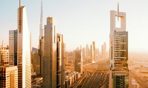 Dubaj buduje ulicę ze złota. W tle dramatyczna historia konfliktów zbrojnych