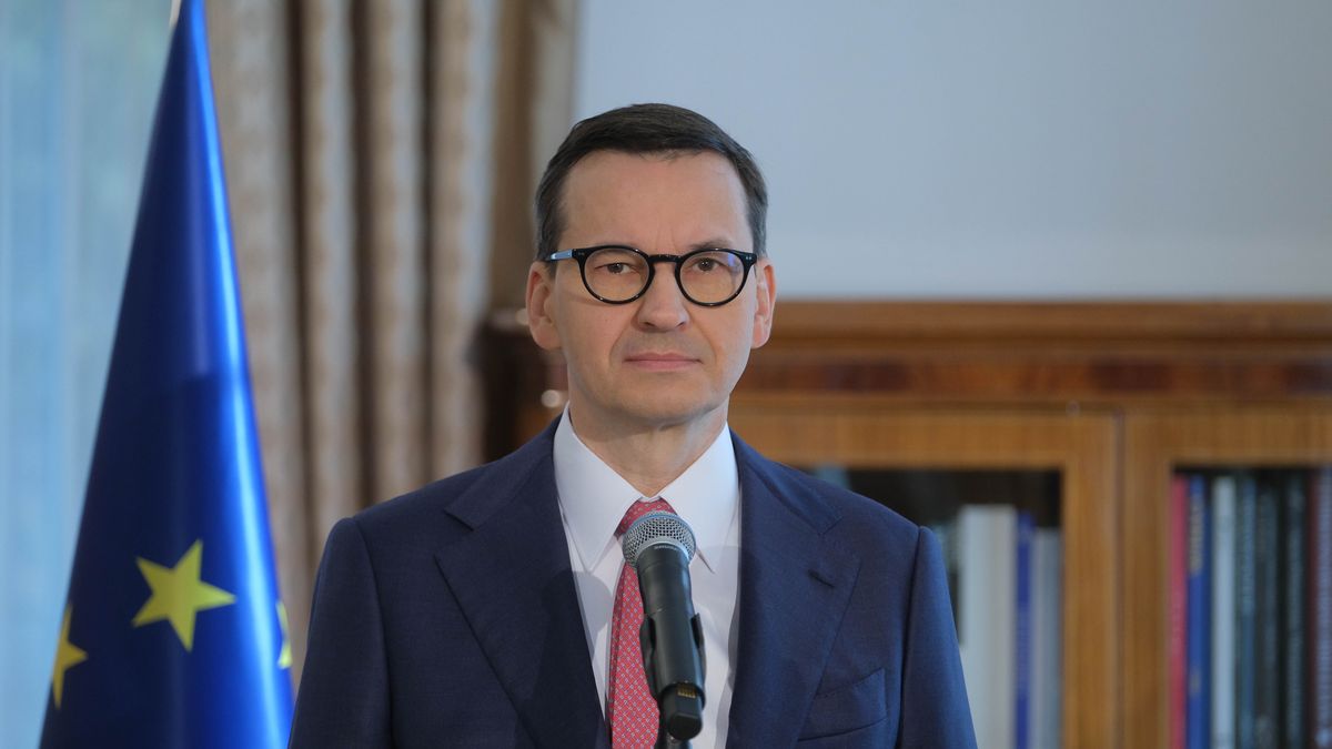 Monachium, Niemcy, 18.02.2023. Premier Mateusz Morawiecki na konferencji prasowej w konsulacie RP w Monachium, 18 bm. Premier przebywa w stolicy Bawarii na 59. Monachijskiej Konferencji Bezpieczeństwa. (ad) PAP/Mateusz Marek