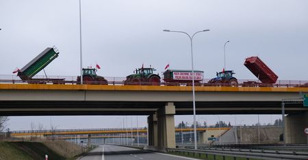 Rolnicy zawiesili protest pod Lublinem. Koniec utrudnień i objazdów. Ruch na obwodnicy wznowiony