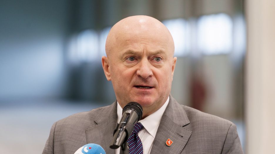 Marszałek Jarosław Stawiarski radzi urzędnikom, aby zastrzegli