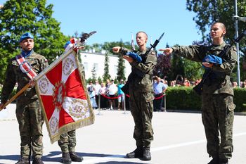 Uroczysta przysięga wojskowa w Centrum Przygotowań do Misji Zagranicznych. 61 żołnierzy ślubowało służyć Ojczyźnie