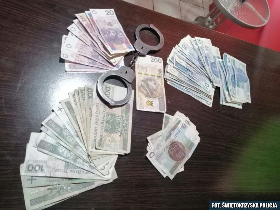 Wspólna akcja ostrowieckiej policji i Świętokrzyskiego Urzędu Celno-Skarbowego  przeciwko podmiotom nielegalnie urządzającym gry hazardowe