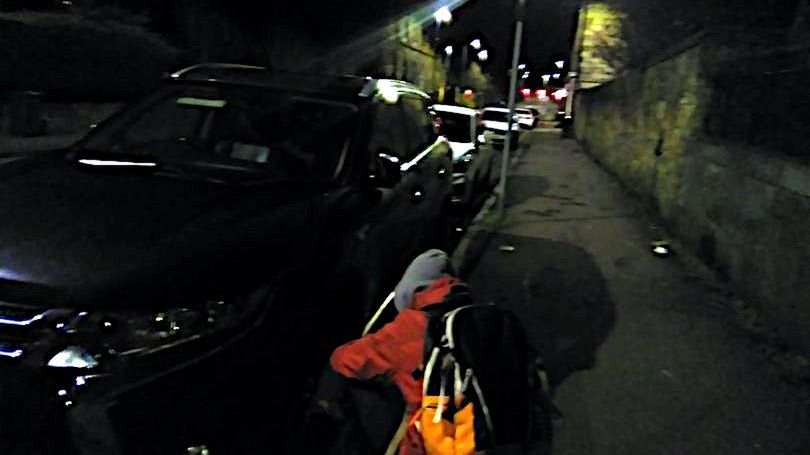 Zdaniem samej organizacji najlepiej atakować nocą i w grupach