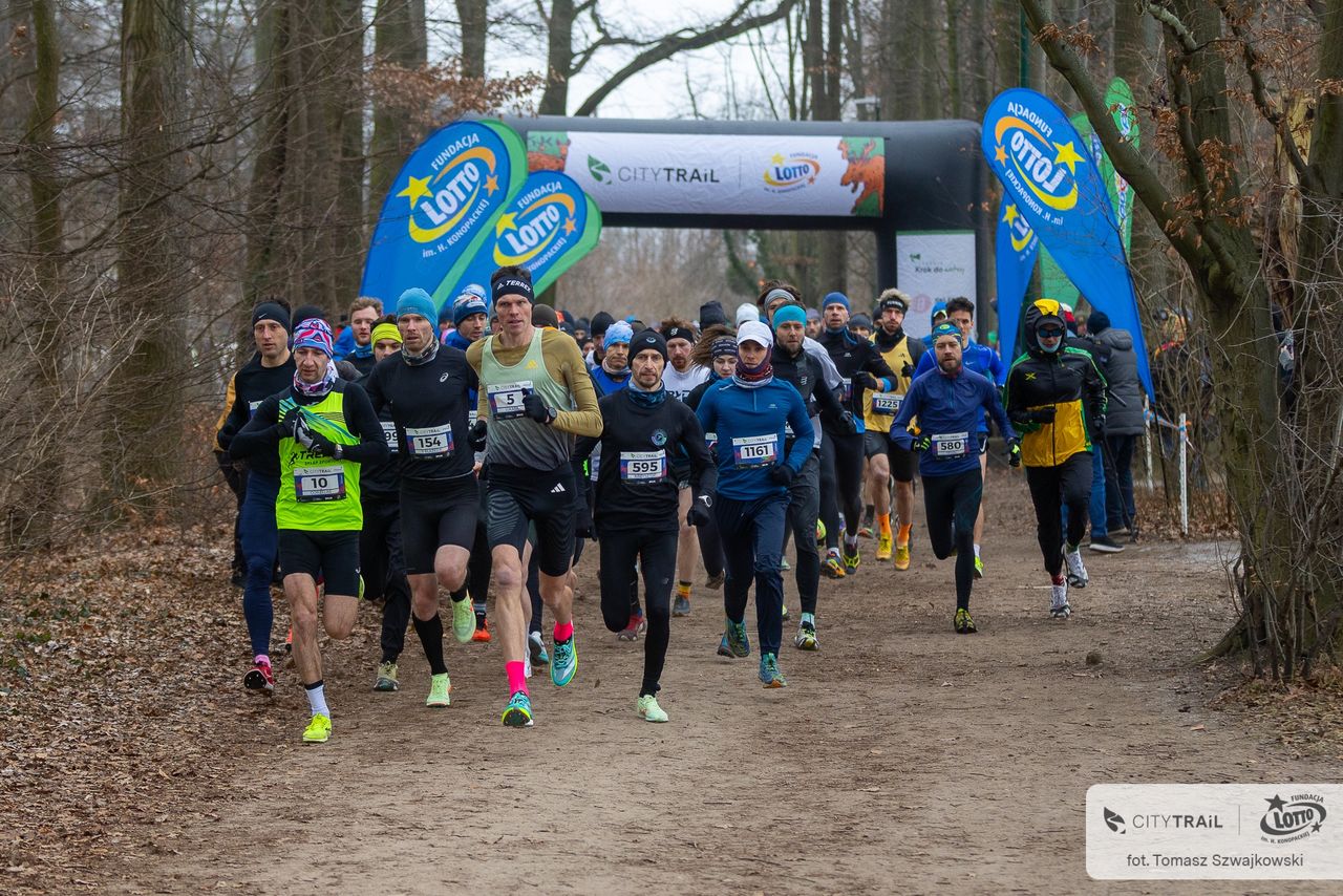 Zima nie zatrzymała biegaczy. Ponad 560 osób pobiegło w CITY TRAIL nad Rusałką