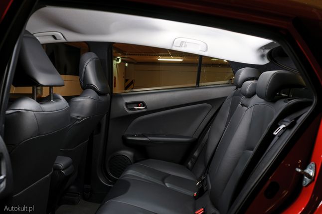 Toyota Prius (2016) - wnętrze