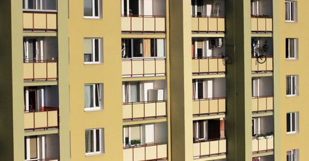 Zabronione na balkonie. Kary za szkody sięgają tysięcy złotych