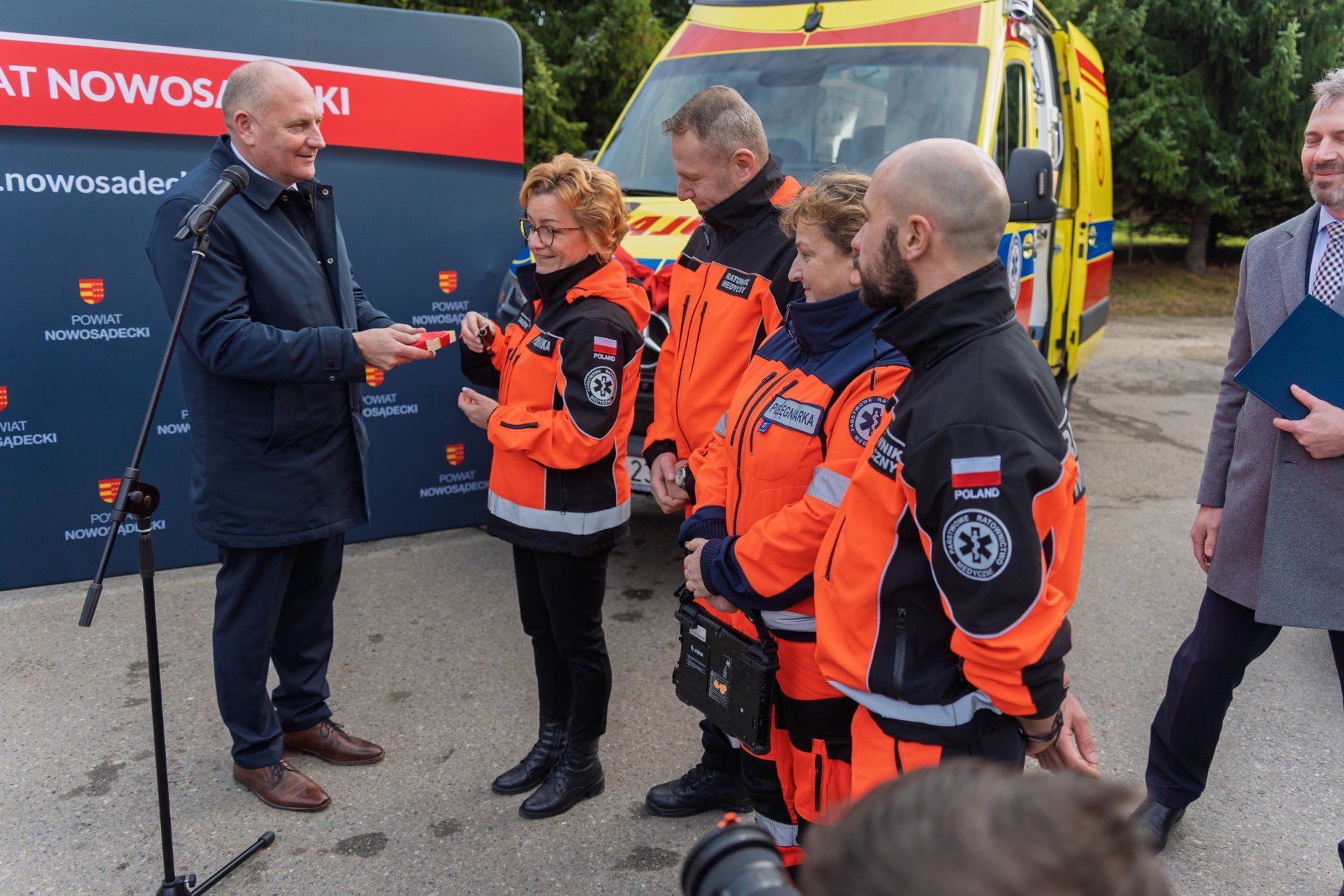 Nowa karetka w podstacji pogotowia w Grybowie