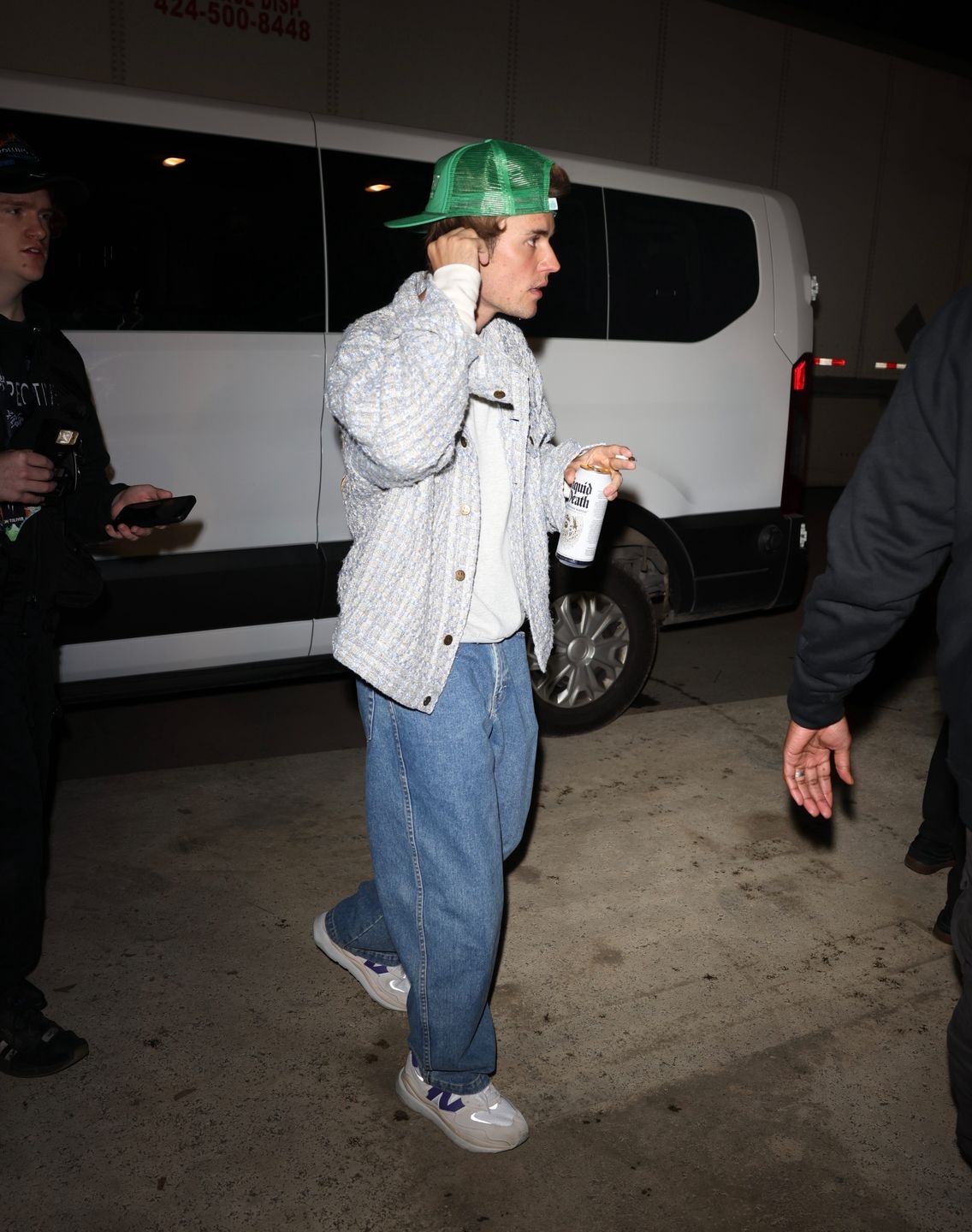 Justin Bieber przyłapany po koncercie z piwem i skrętem
