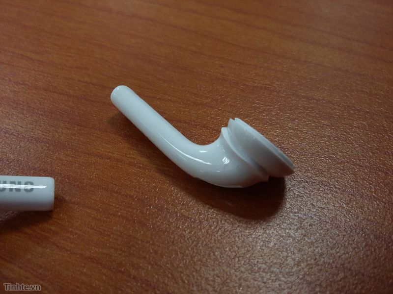 Samsung może mocno odświeżyć słuchawki dla Galaxy S6. Będą podobne do tych od iPhone'a? 15