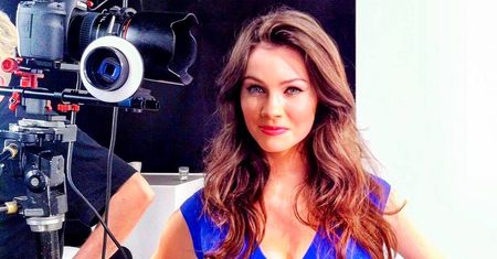 Brunetka z reklamy zrzuciła ciuchy. Zmysłowe zdjęcie gwiazdy TVP w gorącym źródle