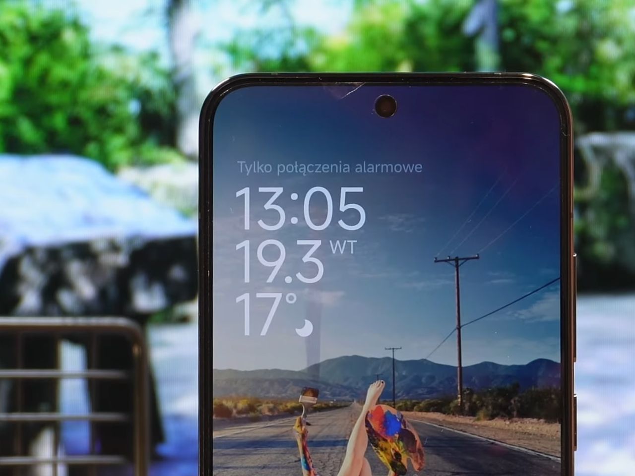 Xiaomi 14 - cienkie symetryczne ramki ekranu