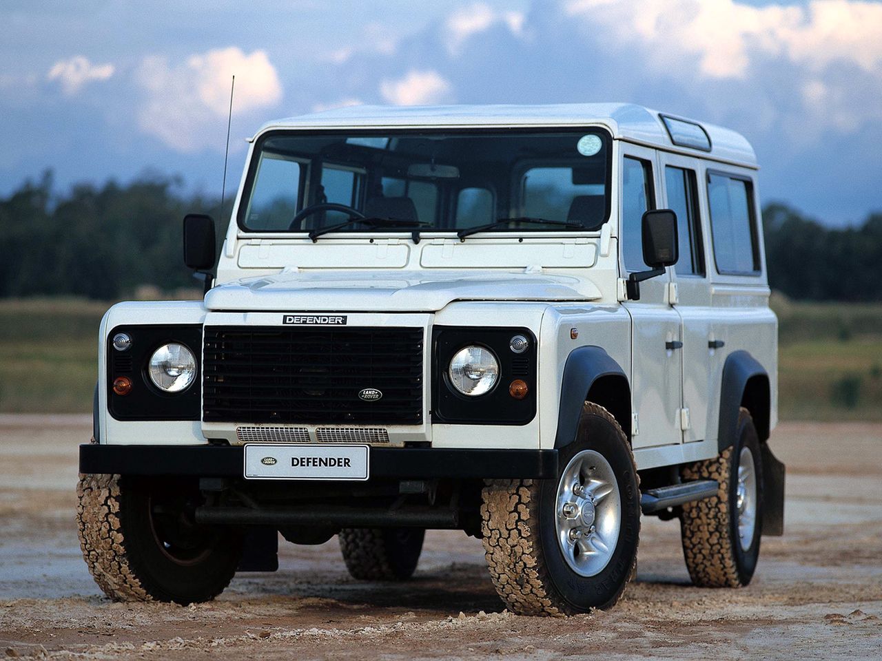 Land Rover Defender 110 Station Wagon ZA-spec (1990–2007)