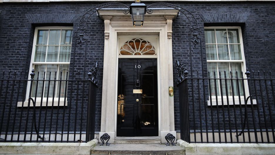 10 Downing Street. Słynne drzwi główne, przez które przechodzą najważniejsi politycy 