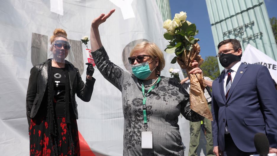 Warszawa, 30.04.2020. Prof. Małgorzata Gersdorf żegna się z Sądem Najwyższym (fot. PAP/Tomasz Gzell)